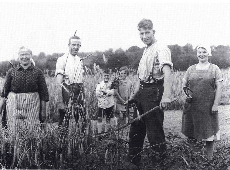 Hornauer Kleinbauern auf einem Foto aus dem Jahr 194