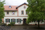 Das Gesindehaus des ehemaligen Hofgutes Gagern mit neuem Anstrich – einmal mehr ein Schmuckstück in Hornau.